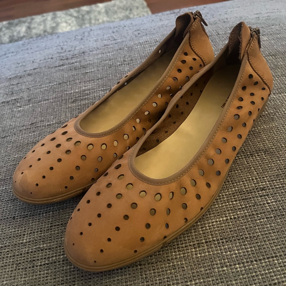 Sesto Meucci
Dova Perforated Leather Comfort Ballet Flats